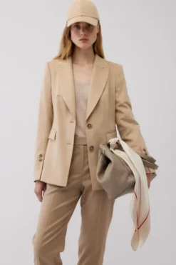 Beżowa kurtka z wełny wielbłądziej