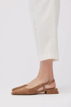 Beżowe buty slingback z odkrytą piętą