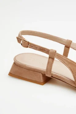 Beżowe buty slingback z odkrytą piętą