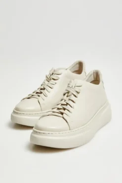 Beżowe sneakersy skórzane na platformie