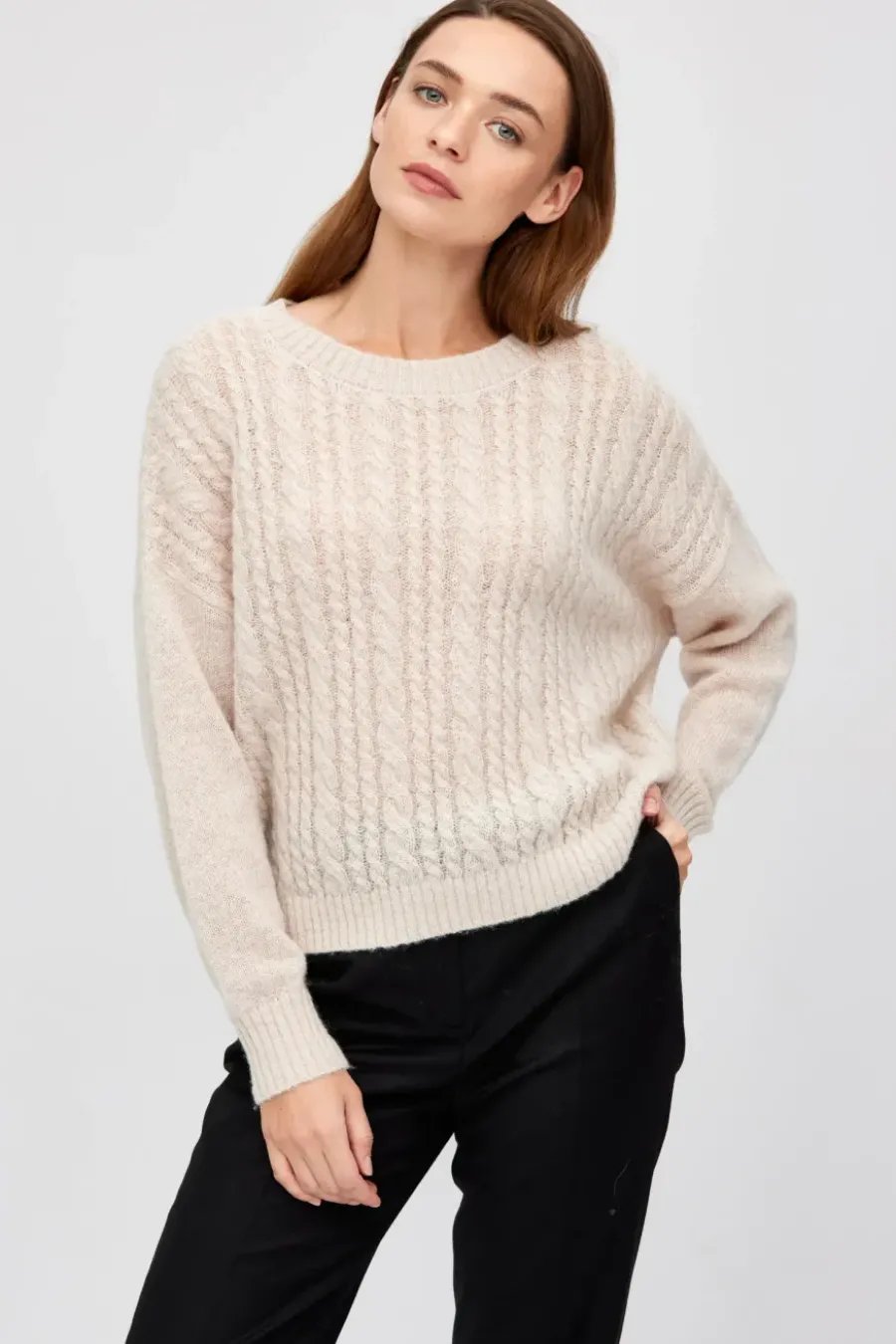 Beżowy sweter z wełną alpaki