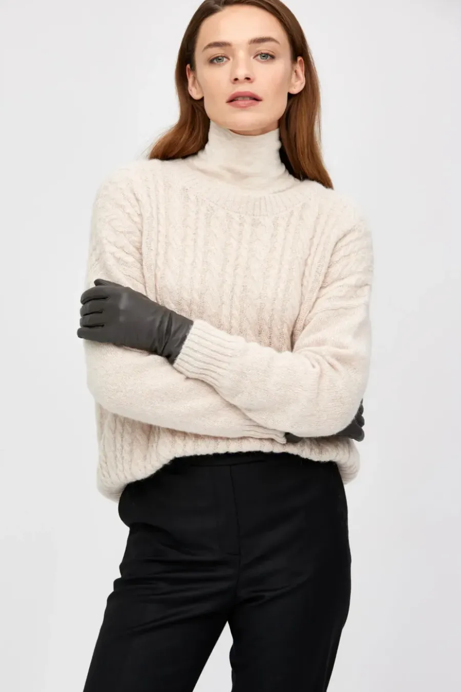 Beżowy sweter z wełną alpaki