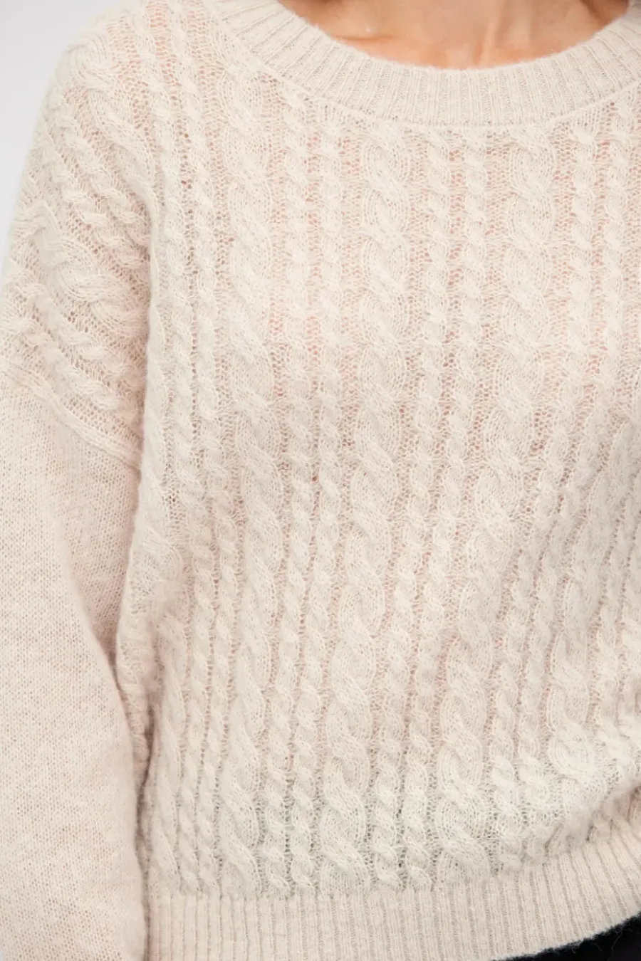 Beżowy sweter z wełną alpaki