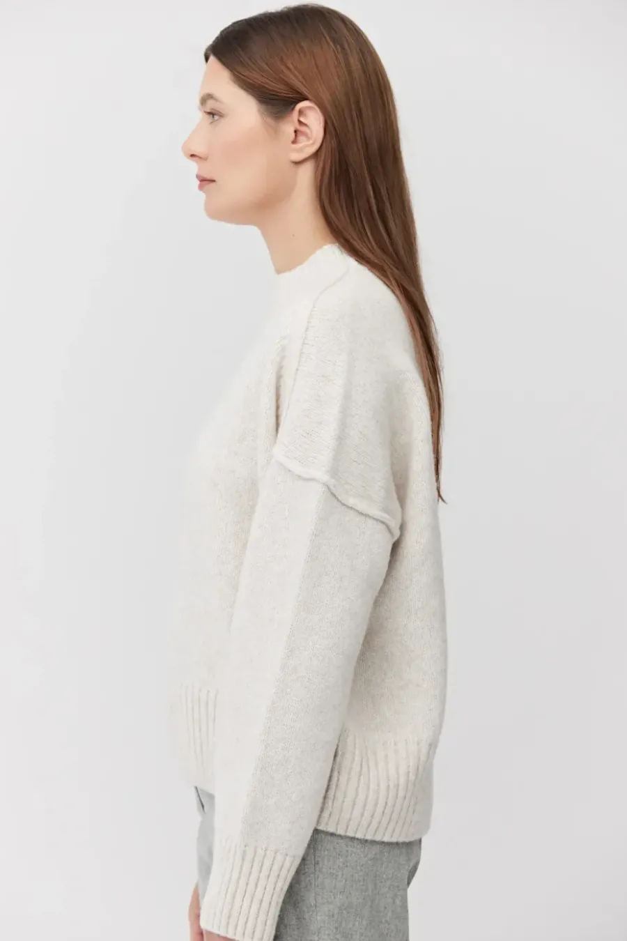 Beżowy sweter z wełną merynosową i bawełną