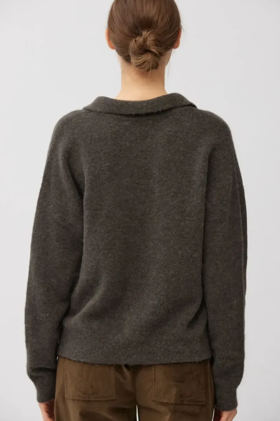 Brązowy sweter polo z wełną alpaki