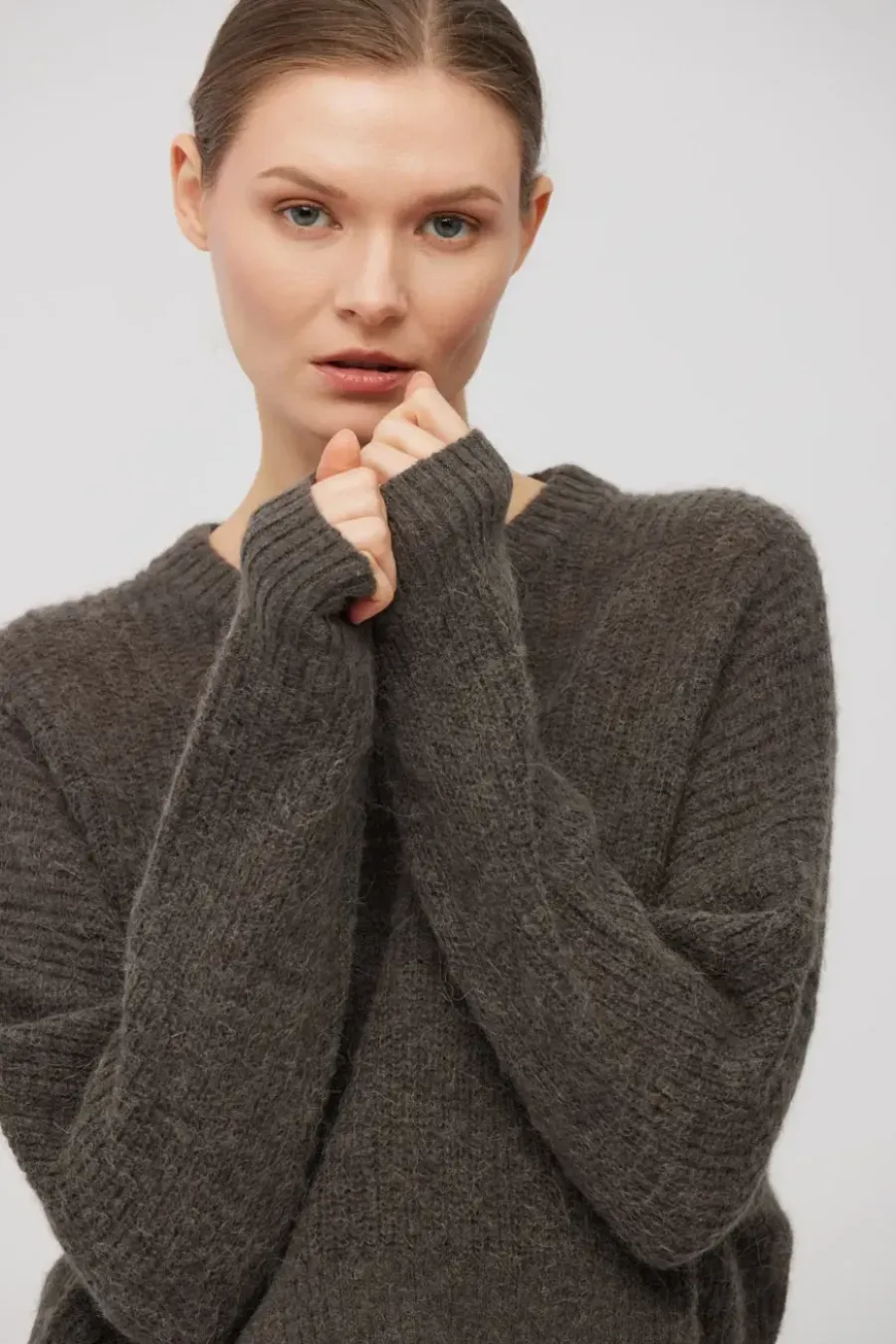 Brązowy sweter z wełną alpaki