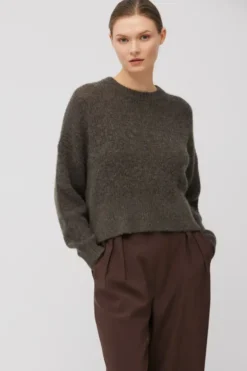 Brązowy sweter z wełną alpaki