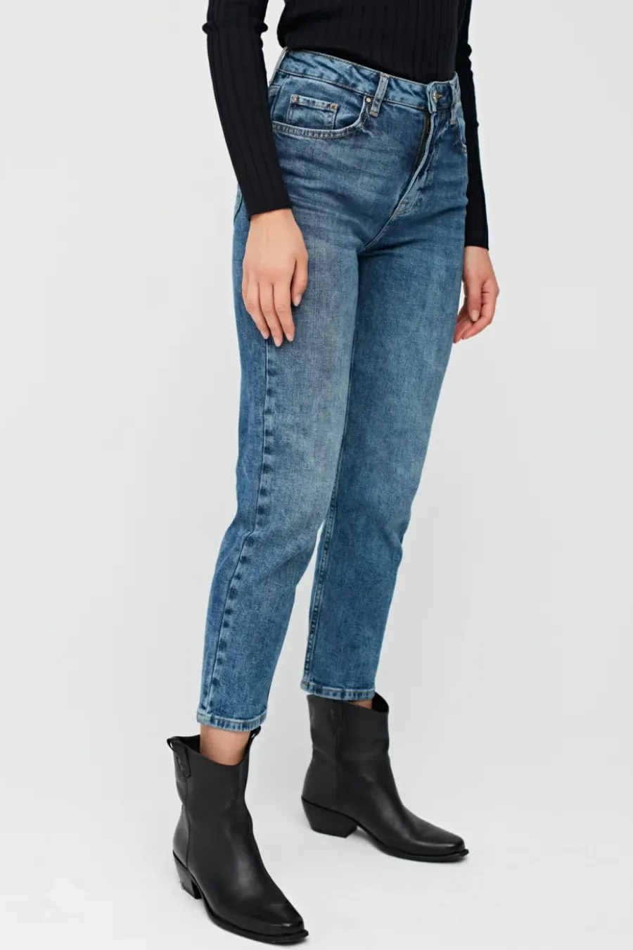 Buty ze skóry z kwadratowym noskiem