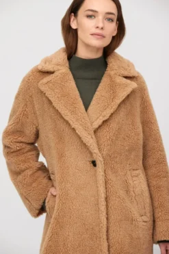 Camelowy płaszcz teddy bear z wełną wielbłądzią i jedwabiem