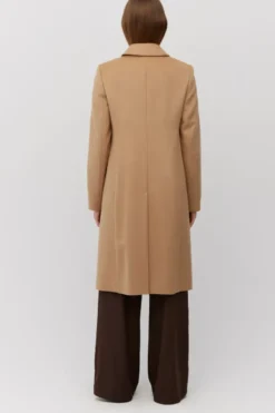 Camelowy wełniany płaszcz dyplomatka