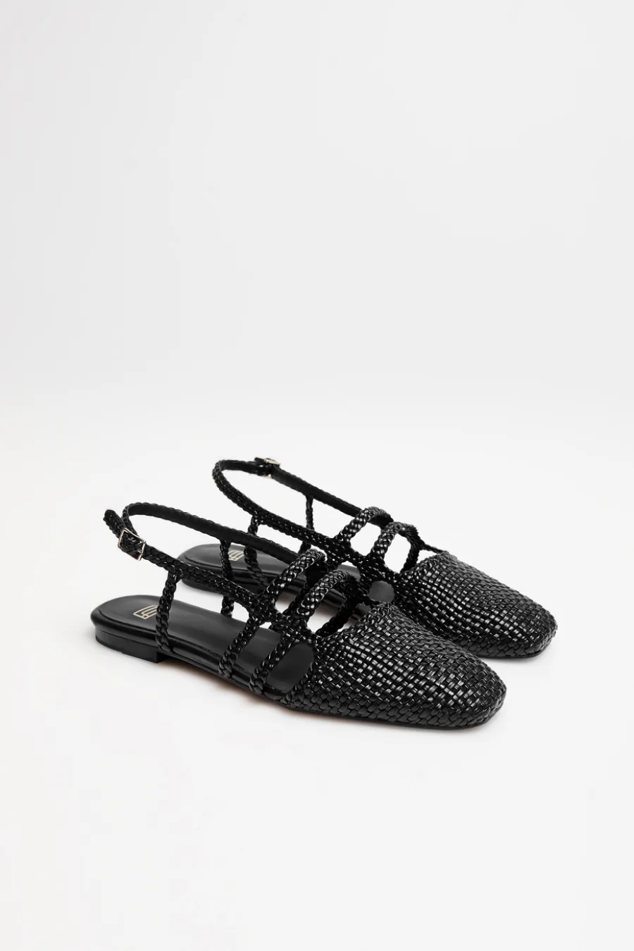 Czarne buty sling back ze skóry plecionej