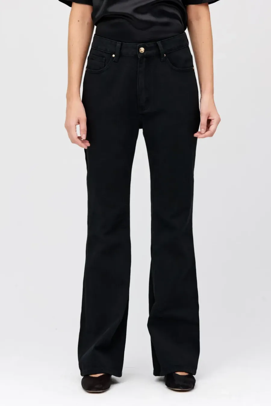 Czarne jeansy bootcut z wysokim stanem
