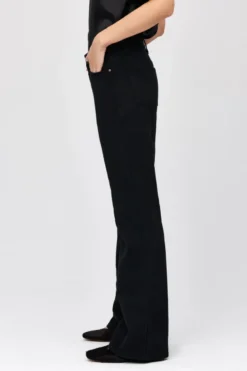 Czarne jeansy bootcut z wysokim stanem