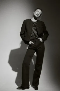 Czarne jeansy bootcut z wysokim stanem