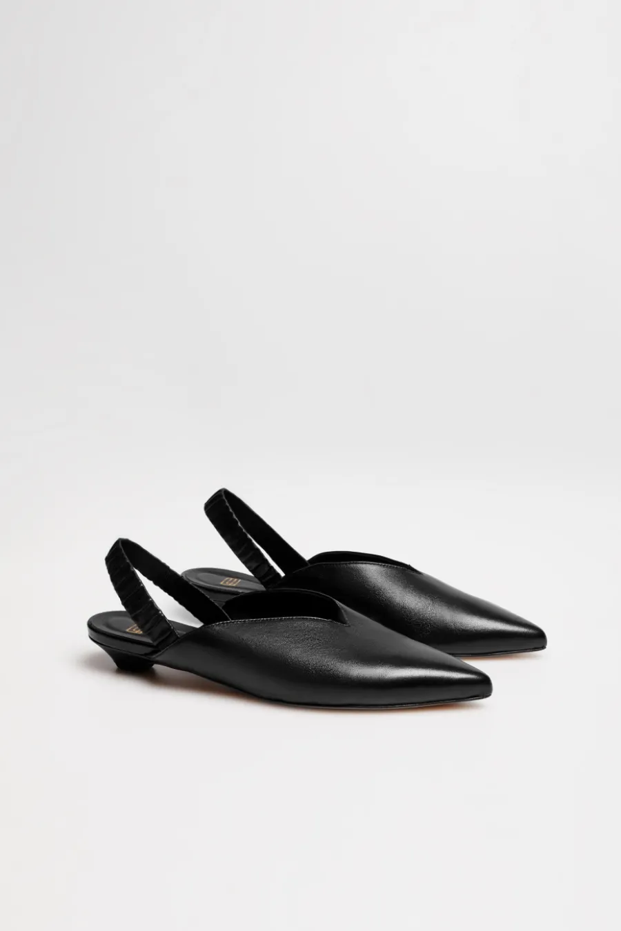 Czarne skórzane buty sling back