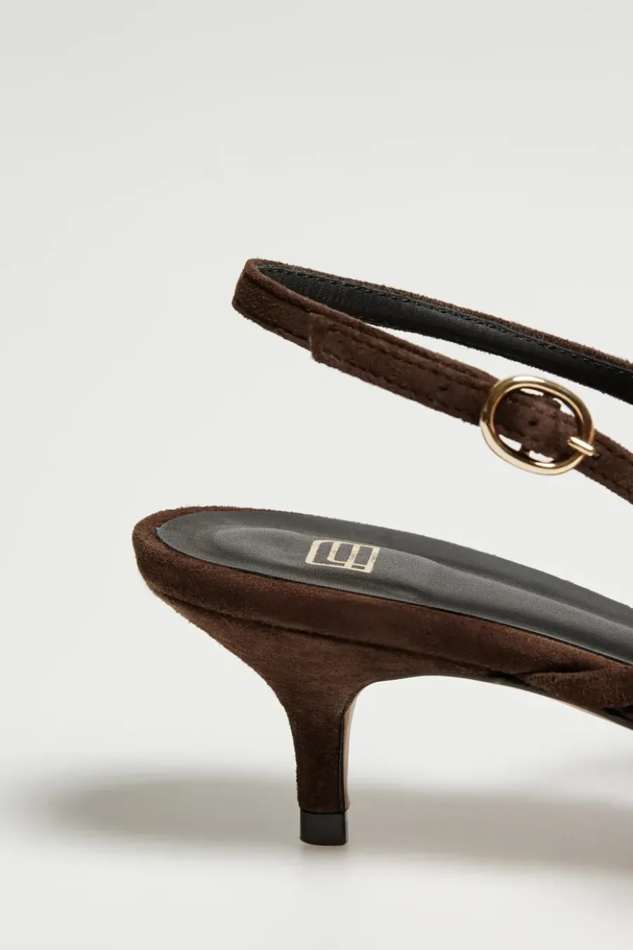 Czekoladowe buty slingback z zamszowej skóry