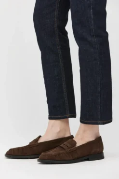 Czekoladowe loafersy ze skóry zamszowej