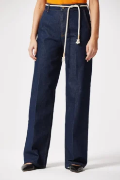 Granatowe szerokie spodnie jeans