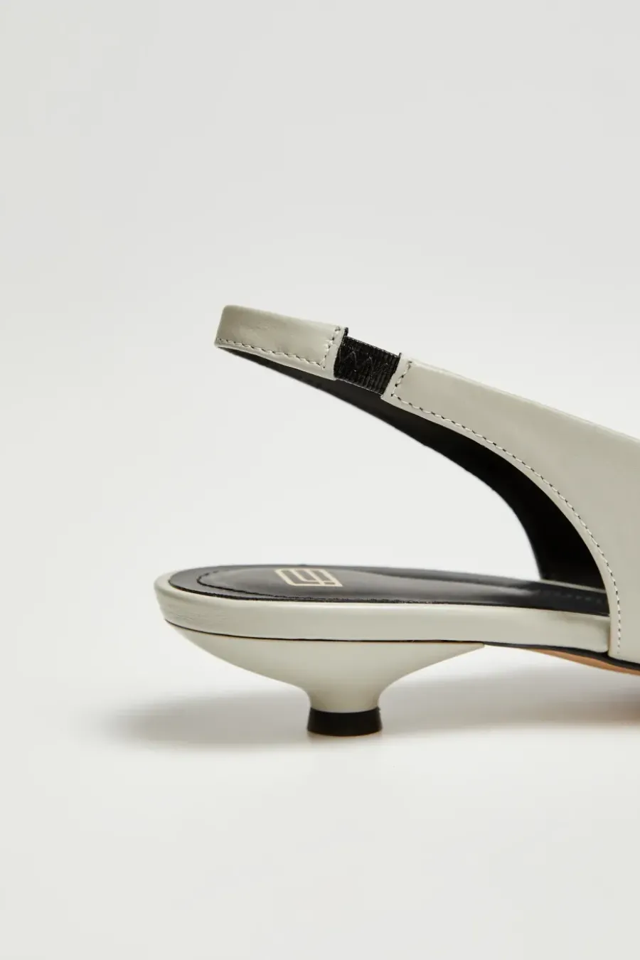 Jasnozielone skórzane buty slingback