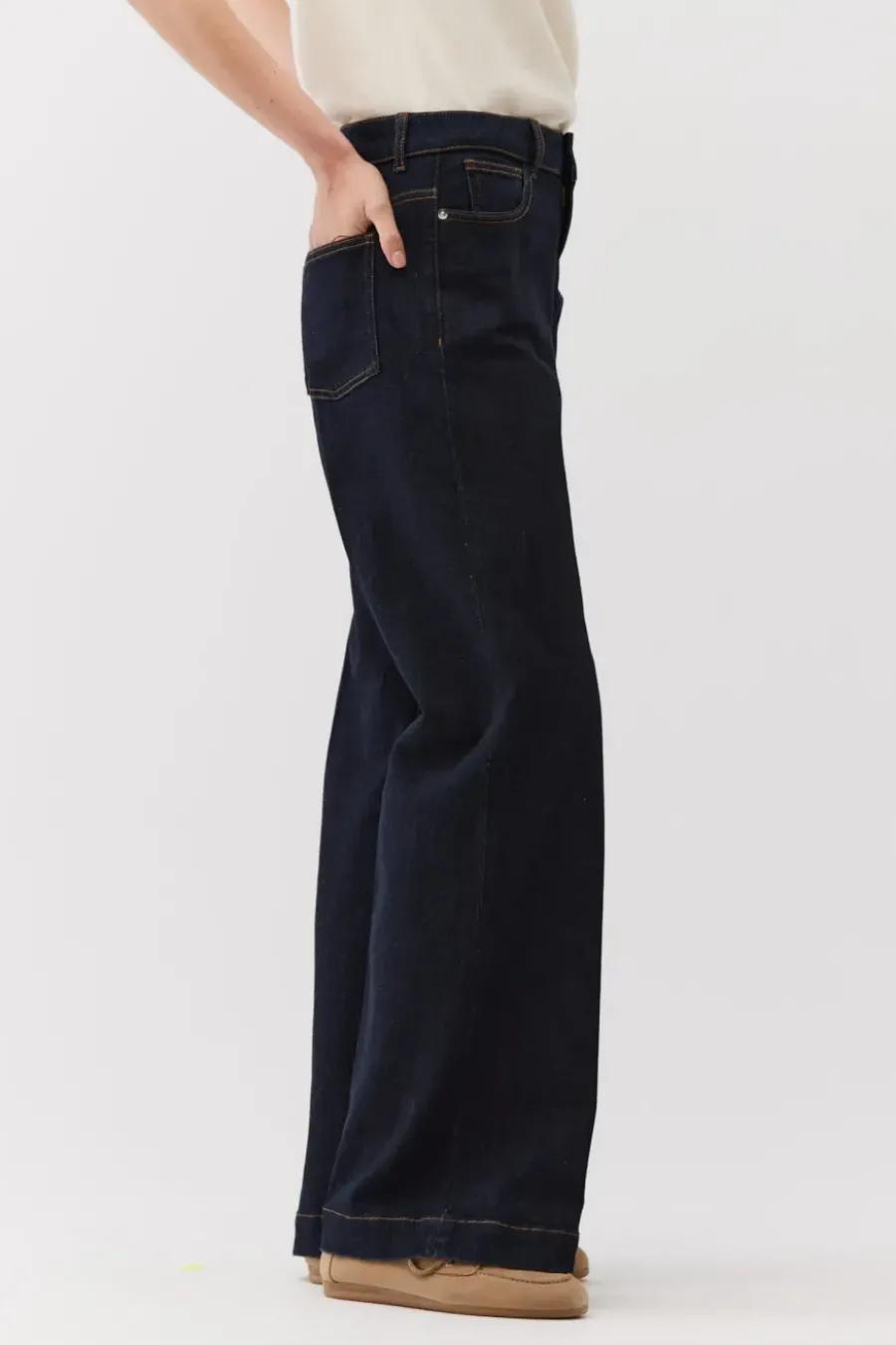Jeansy wide leg w kolorze ciemnego granatu