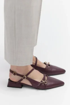 Śliwkowe buty slingback z zakrytymi palcami