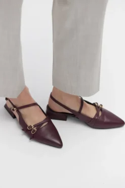 Śliwkowe buty slingback z zakrytymi palcami