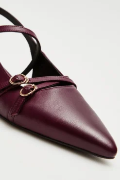 Śliwkowe buty slingback z zakrytymi palcami