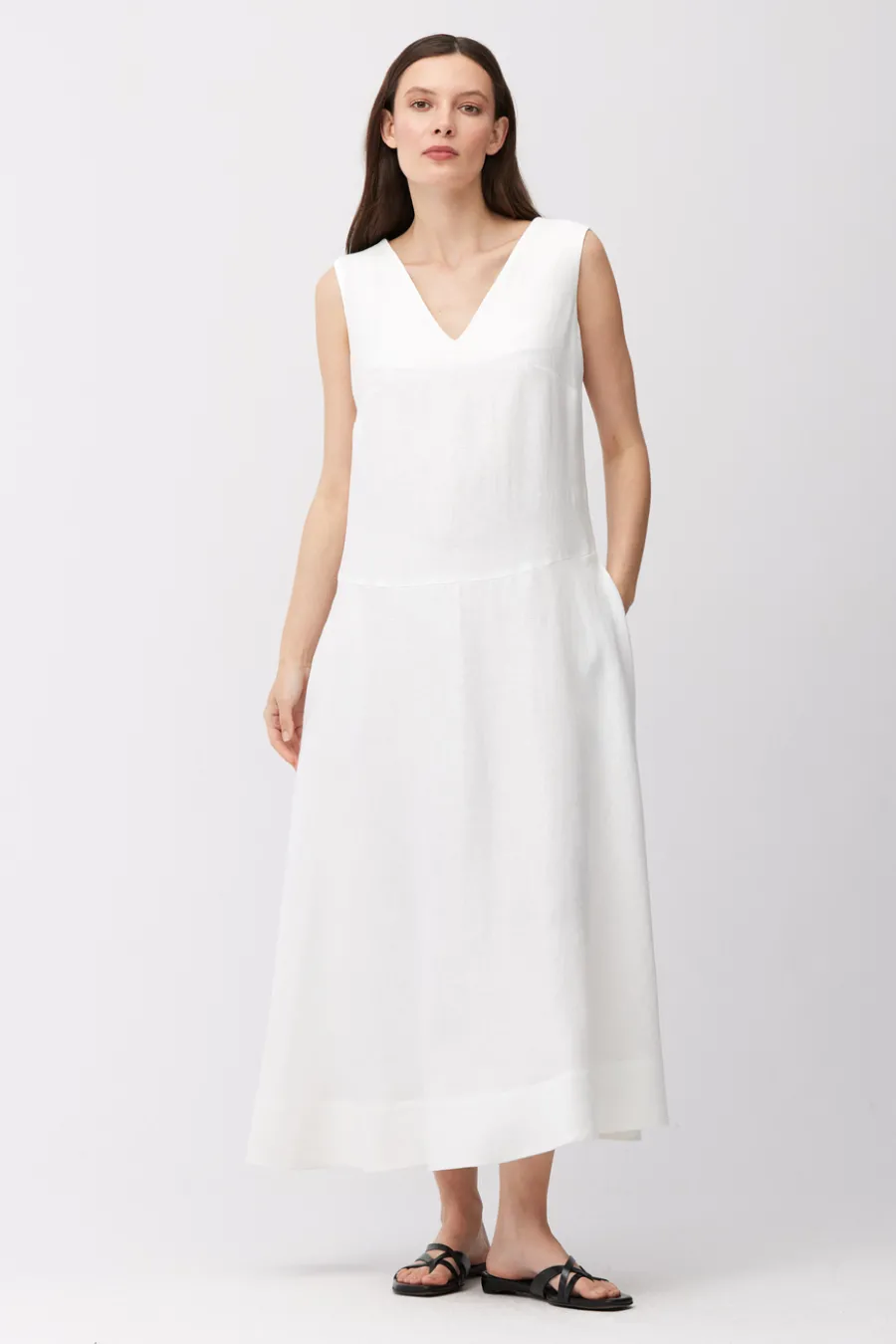 Lniana sukienka midi w kolorze off white