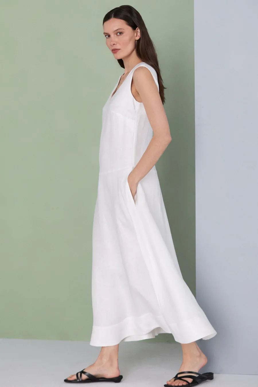 Lniana sukienka midi w kolorze off white