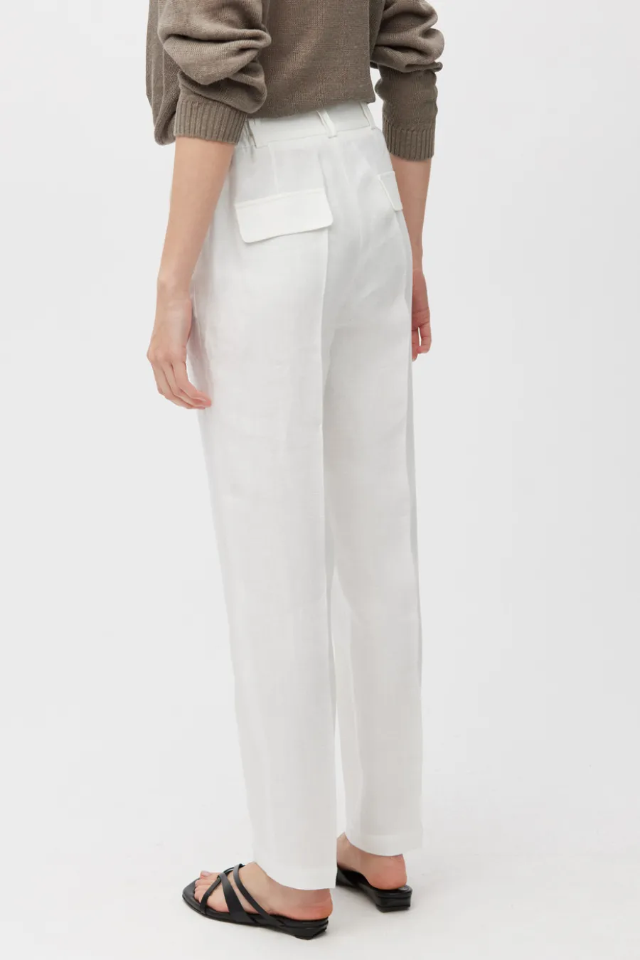 Lniane spodnie off white z wąską nogawką