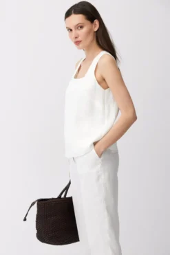 Lniany top off white z kwadratowym dekoltem