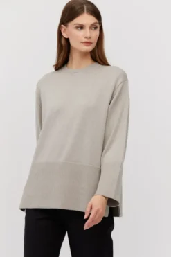 Luźny sweter taupe z wełny merynosowej