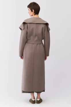 Płaszcz taupe z jedwabiem doubleface
