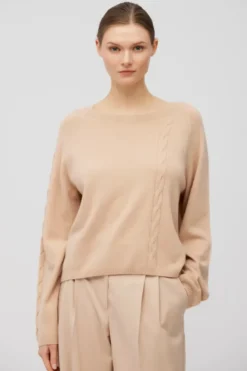 Sweter z kaszmiru w pudrowym różu