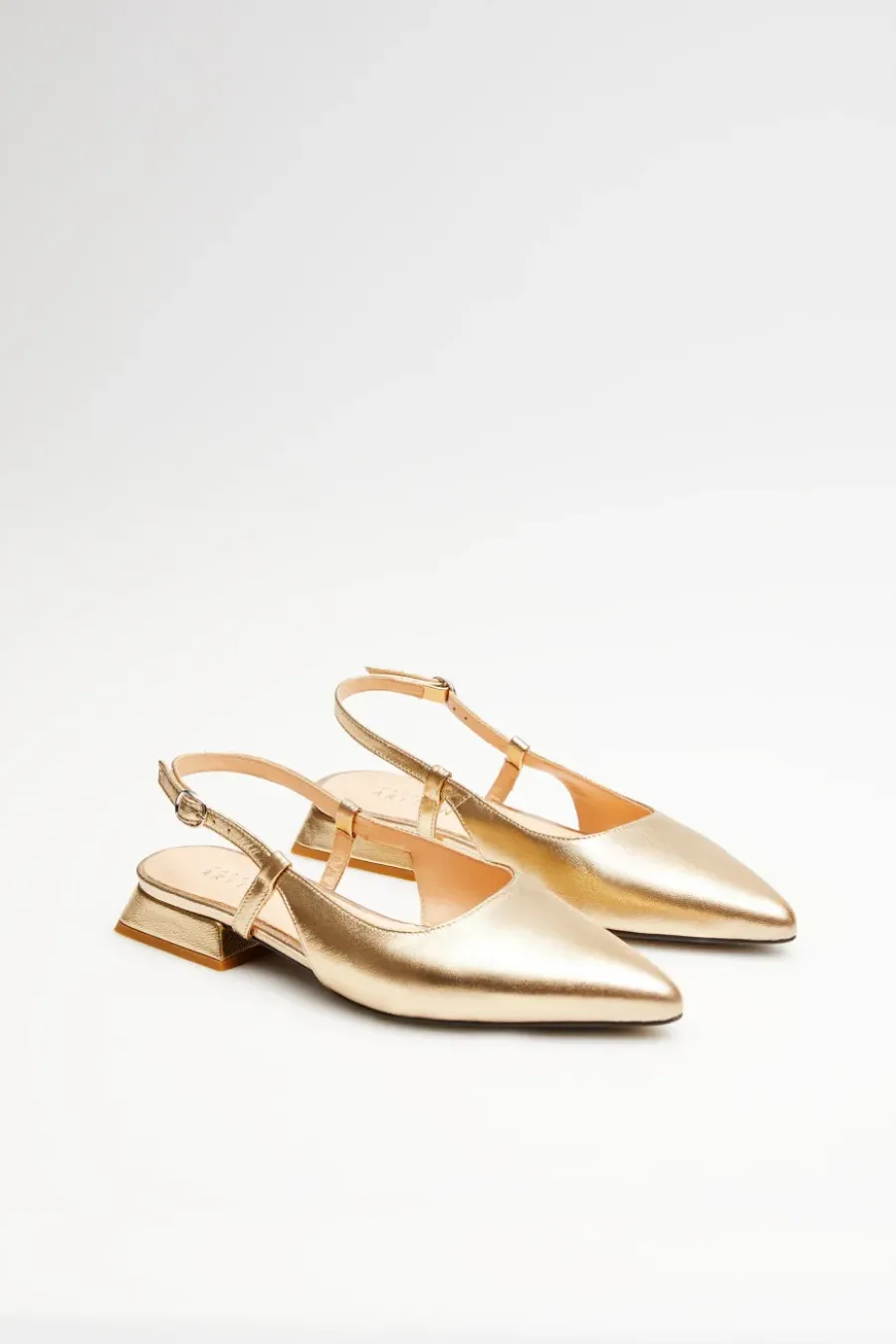 Złote buty slingback